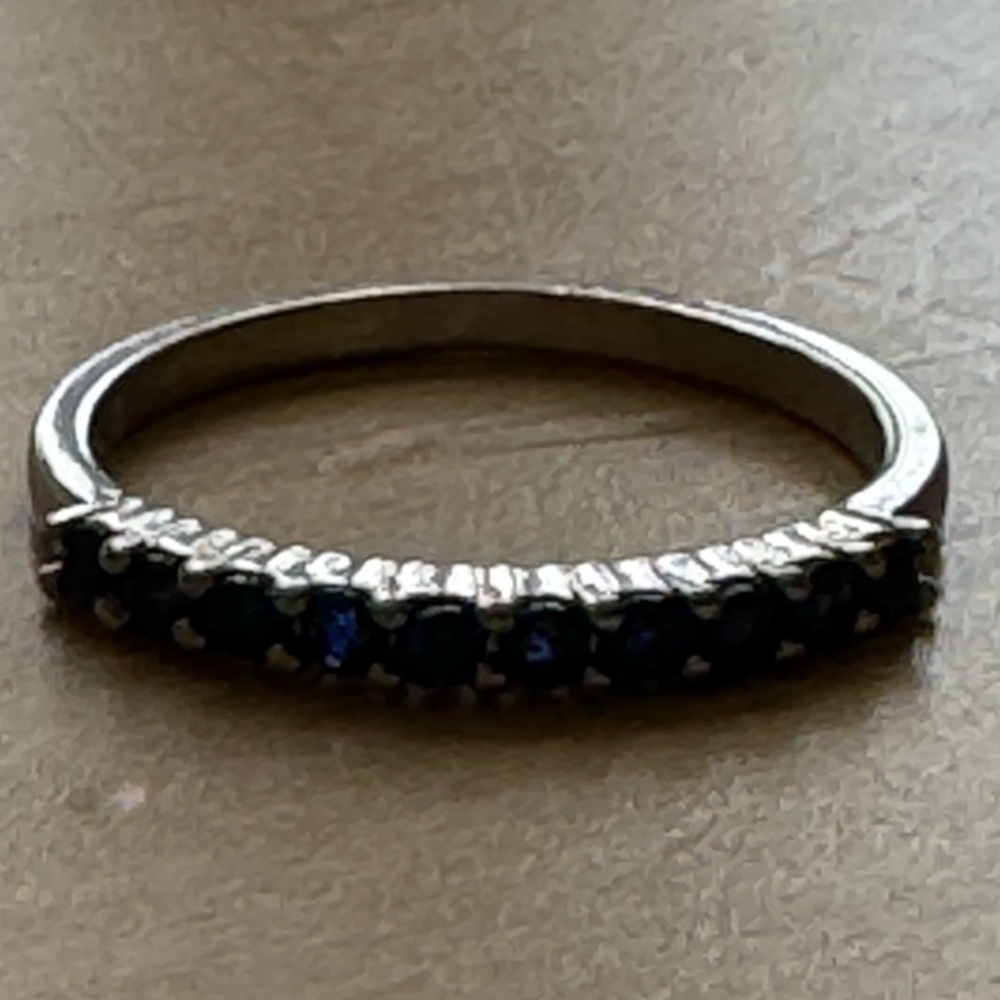 SZ 8 Silver Plated Band with Faux Blue Sapphire in a Channel Setting - Picture 6 of 9